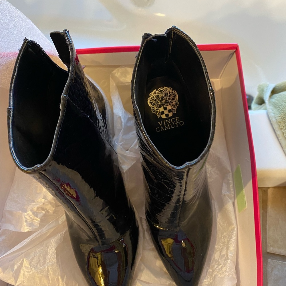 Boots - Picture 4 of 4
